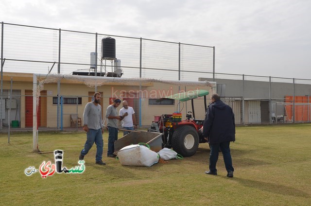 كفرقاسم - فيديو: كثرة الفرق الرياضية تعبت الارضية واغلاق الملعب البلدي  ابو خميس  لزراعة العشب الشتوي  لأكثر من شهر